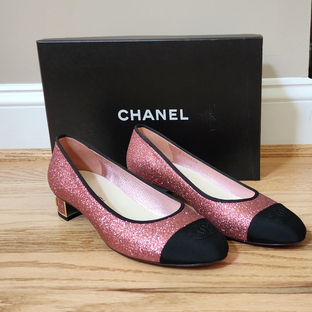 Authentic NWT Chanel CC Glitter Pumps